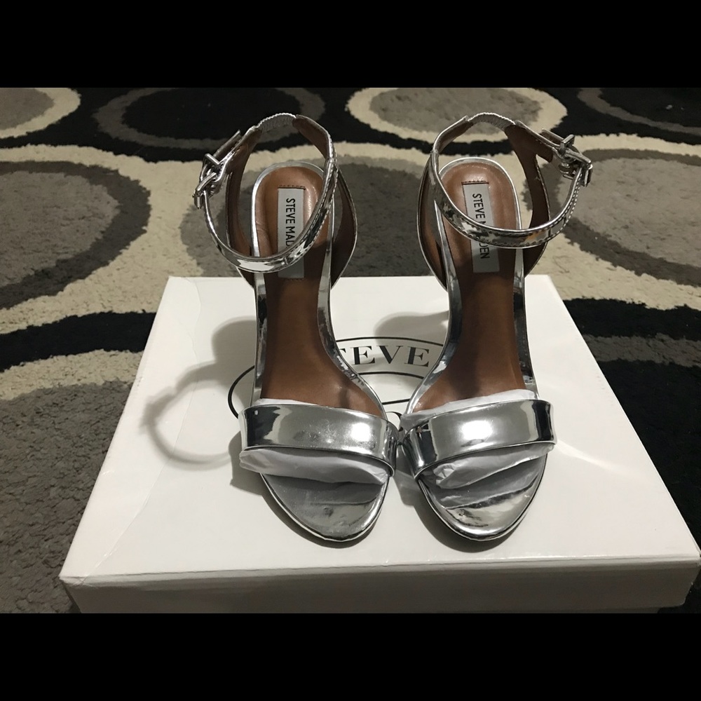 Steven Madden: LANDEN SILVER HEELS
